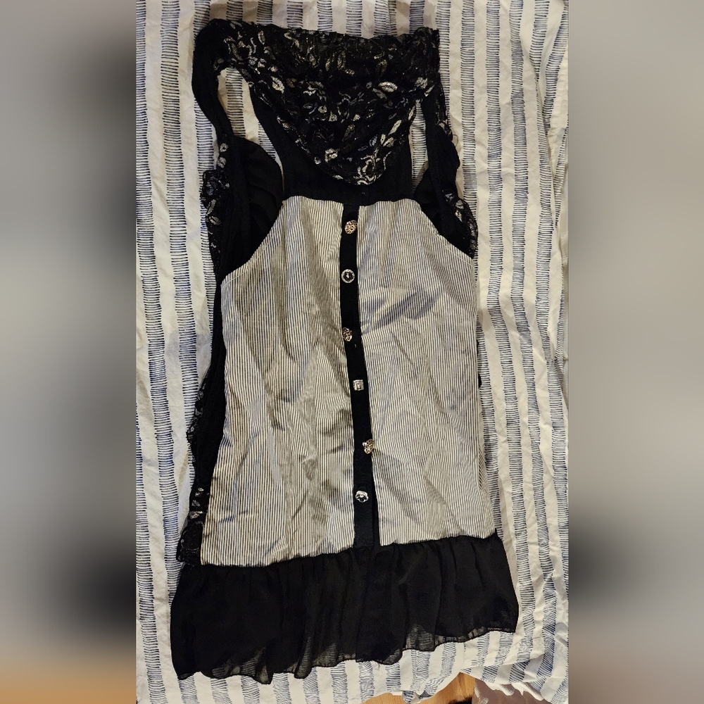 Buckle Botique SZ S Lacey Hoodie Vest